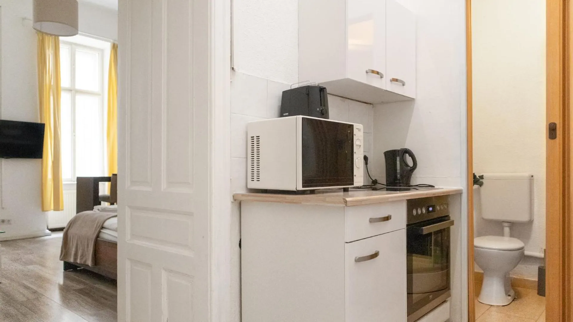 Spacious 1Br Apt, Wifi & Tv, With A Great Location Vienna Apartment